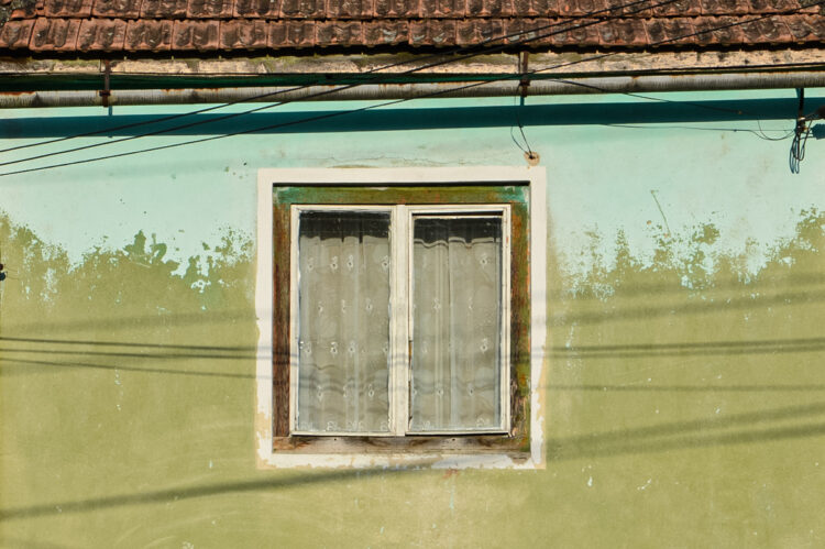 Fenster-an-Patinafasade